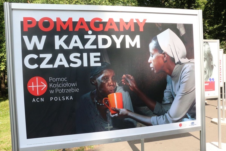 Wystawa "Pomagamy w każdym czasie"