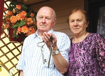 ▲	Stanisław i Wanda Dylewscy od 45 lat opiekują się parafialną świątynią.