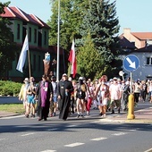 ▲	W Skwierzynie pielgrzymów witali proboszcz ks. Kazimierz Małżeński CM i kapelan Wojsk Obrony Terytorialnej ks. ppor. Wojciech Nowak.