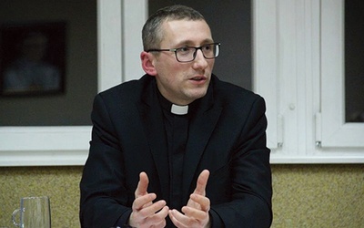 ◄	Ks. T. Kuźmicki jest ojcem duchownym w WSD.