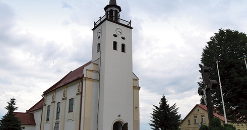 Rok temu został wykonany nowy hełm  na wieży kościoła.
