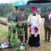 Orzechowo. Posadzenie dębów katyńskich