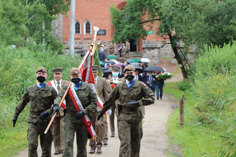 Orzechowo. Posadzenie dębów katyńskich