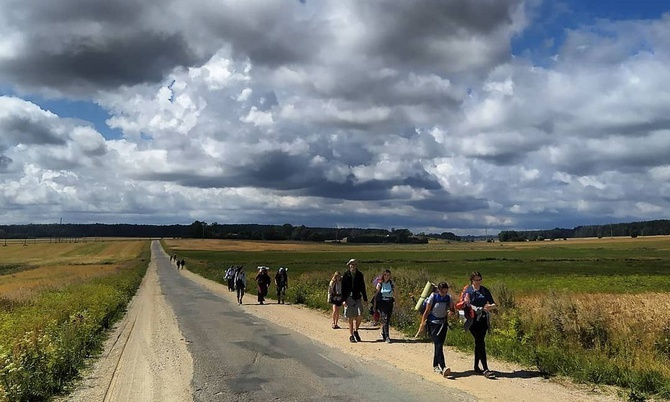 Pielgrzymka studentów Freta 10 z Augustowa do Ostrej Bramy