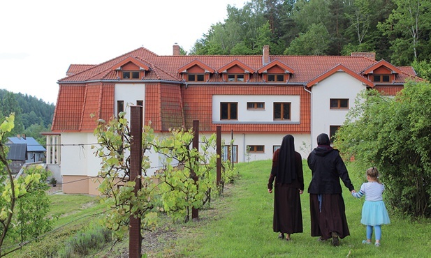 Siostry kapucynki potrzebują naszego wsparcia. Zbudowały Dom dla Dzieciaków ale teraz trzeba go wykończyć...