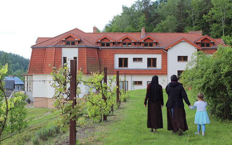 Siostry kapucynki potrzebują naszego wsparcia. Zbudowały Dom dla Dzieciaków ale teraz trzeba go wykończyć...