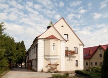 Budynek Zakładu Leczniczo-Opiekuńczego w Piszkowicach.