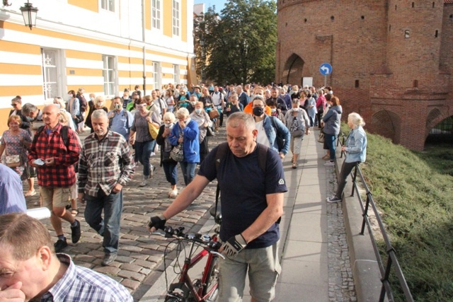 Msza św. na rozpoczęcie 309. WPP. Pątnicy ruszyli za oficjalną pielgrzymką