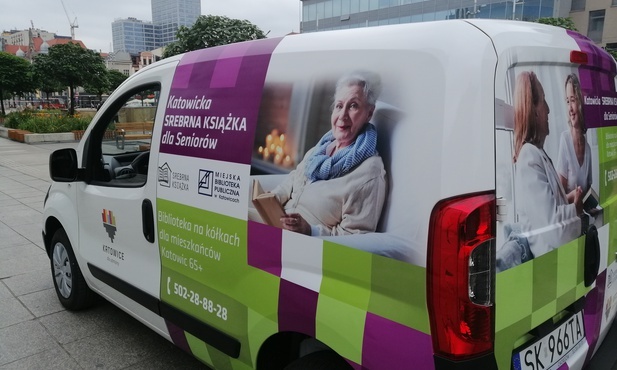 Katowice. Na ulice miasta wyjeżdża "książkobus"