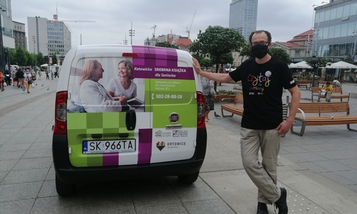 Katowice. Na ulice miasta wyjeżdża "książkobus"