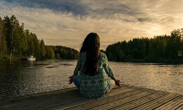 Amerykanie odchodzą od religii w kierunku pseudoreligijnych świeckich sekt