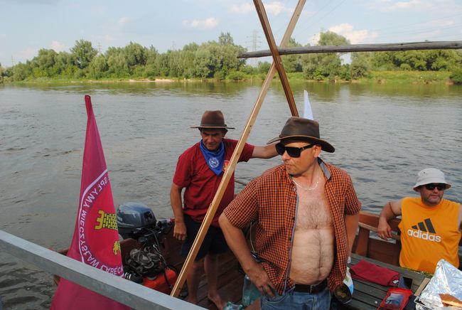 Ulanowski galar zacumował na chwilę przy stalowowolskich błoniach.