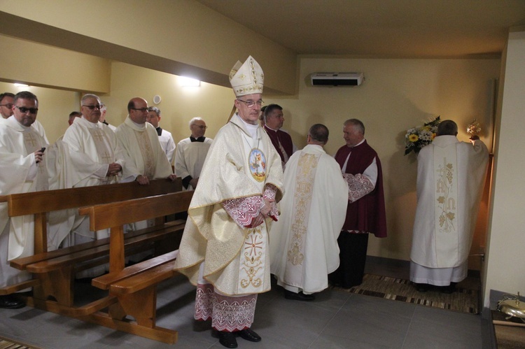 Stawisza. Poświęcenie pomnika i kaplicy św. Jana Pawła II