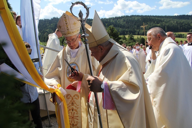 Stawisza. Poświęcenie pomnika i kaplicy św. Jana Pawła II