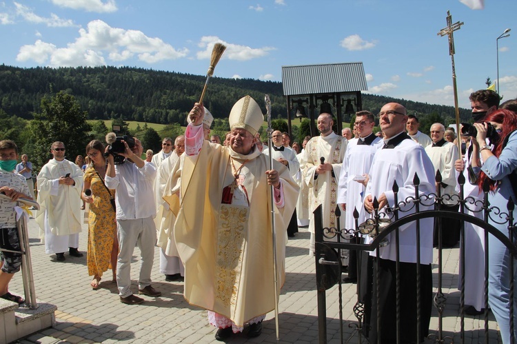 Stawisza. Poświęcenie pomnika i kaplicy św. Jana Pawła II