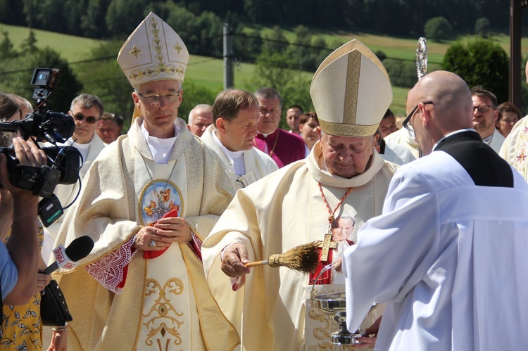 Stawisza. Poświęcenie pomnika i kaplicy św. Jana Pawła II