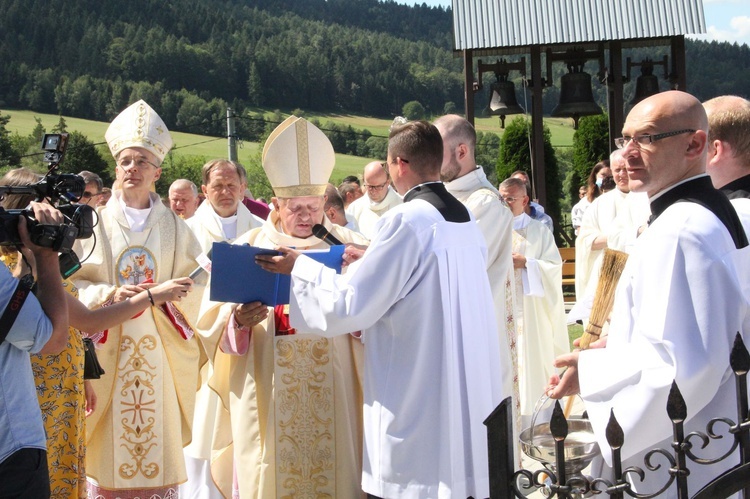 Stawisza. Poświęcenie pomnika i kaplicy św. Jana Pawła II