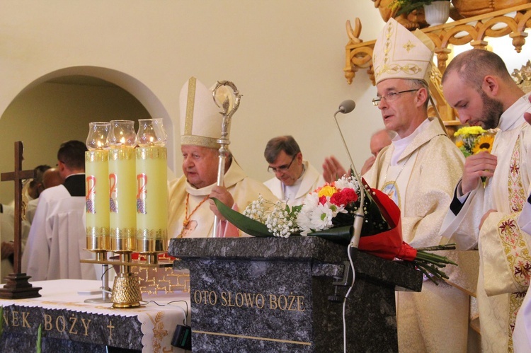 Stawisza. Poświęcenie pomnika i kaplicy św. Jana Pawła II