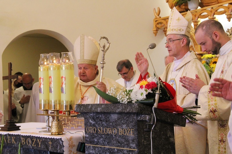 Stawisza. Poświęcenie pomnika i kaplicy św. Jana Pawła II
