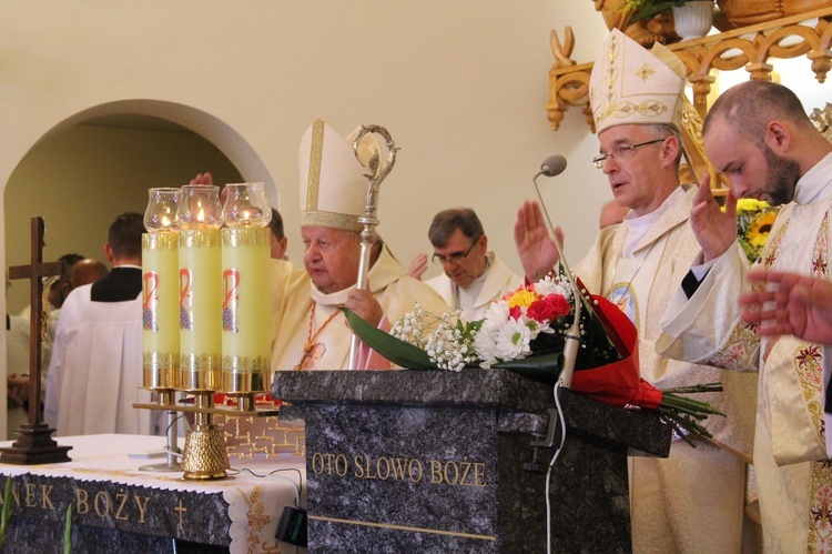 Stawisza. Poświęcenie pomnika i kaplicy św. Jana Pawła II