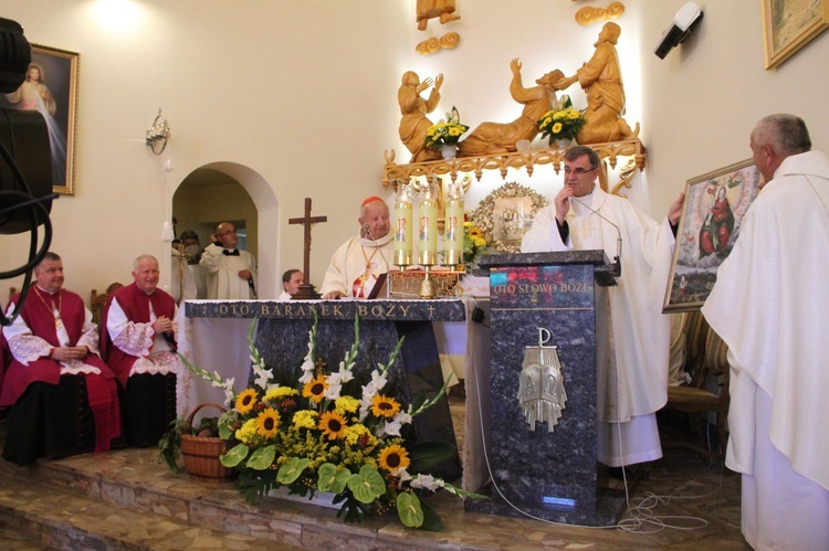 Stawisza. Poświęcenie pomnika i kaplicy św. Jana Pawła II