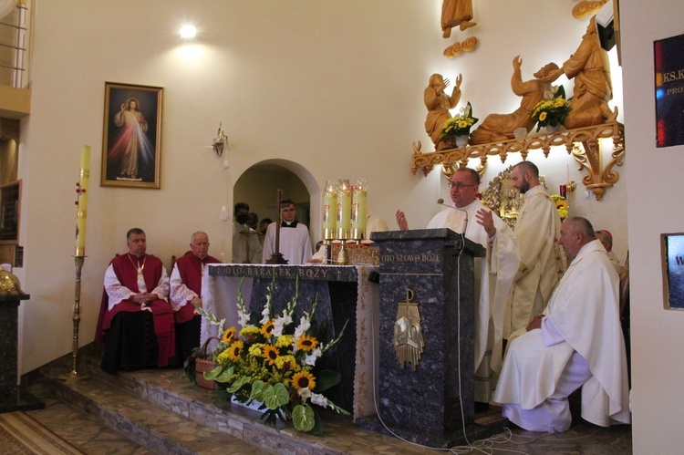 Stawisza. Poświęcenie pomnika i kaplicy św. Jana Pawła II