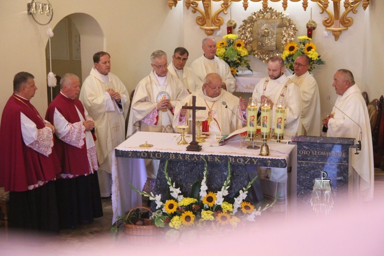 Stawisza. Poświęcenie pomnika i kaplicy św. Jana Pawła II