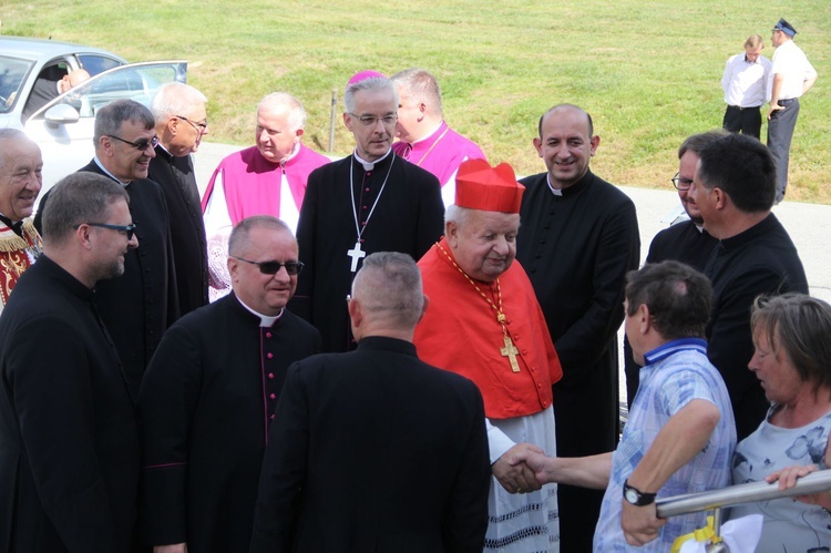 Stawisza. Poświęcenie pomnika i kaplicy św. Jana Pawła II