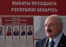 Łukaszenka otrzymał 80,2 proc, głosów, Cichanouska - 9,9 proc. 