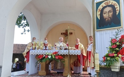 Sumie kończącej odpust przewodniczył ks. inf. Adam Kokoszka.