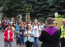 Jako pierwsi ruszyli członkowie wspólnoty VIII. Zaczęli  4 sierpnia Eucharystią w Suchej Beskidzkiej.