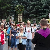 Jako pierwsi ruszyli członkowie wspólnoty VIII. Zaczęli  4 sierpnia Eucharystią w Suchej Beskidzkiej.