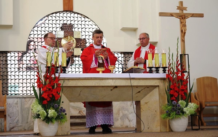 Bp Roman Pindel wraz z oświęcimskimi duszpasterzami koncelebrował Mszę św. w dnu liturgicznego wspomnienia św. Teresy Benedykty od Krzyża.