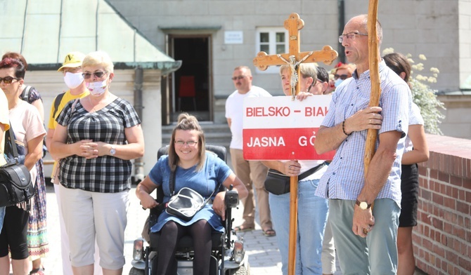 Na początku pielrzymkowej Drogi Krzyżowej na murach Jasnej Góry...