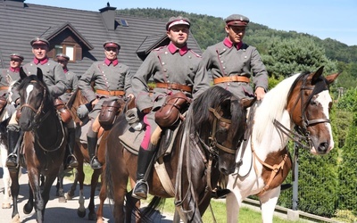 Grupa rekonstrykcyjna "Kasztanka" z Laskowej.