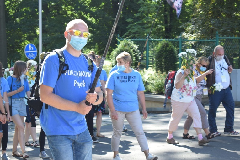 Pielgrzymi u tronu Matki 