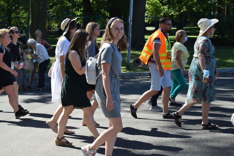 Pielgrzymi u tronu Matki 