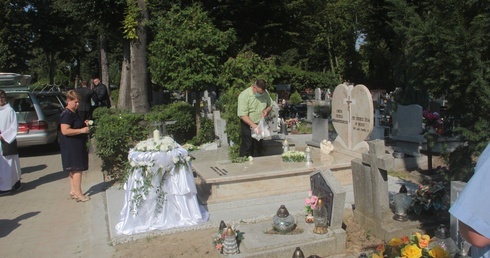 Pochówek martwo urodzonych dzieci