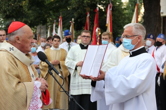 Kamionek: Odsłonięto tablicę upamiętniającą ks. Skorupkę i jego żołnierzy [GALERIA]