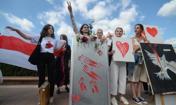 Młodzież białoruska modli się o pokój i oczekuje sprawiedliwości