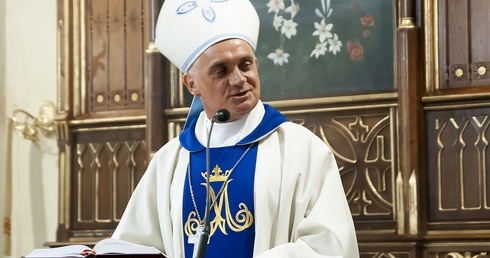 Bp Włodarczyk: Maryja jest po naszej stronie!