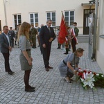 Odsłonięcie tablicy upamiętniającej harcerzy