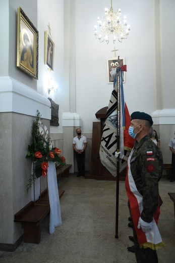 Rodziny Katyńskie oddają hołd Matce Bożej i pomordowanym krewnym.