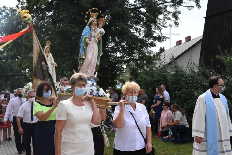 Odnowiony kościół w Wietrzychowicach