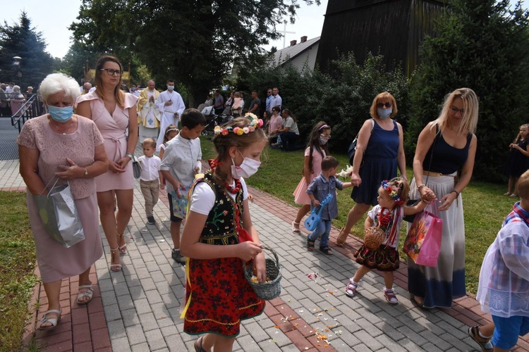 Odnowiony kościół w Wietrzychowicach