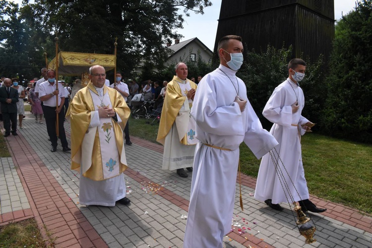 Odnowiony kościół w Wietrzychowicach