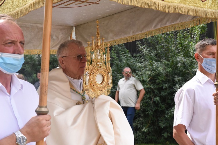 Odnowiony kościół w Wietrzychowicach