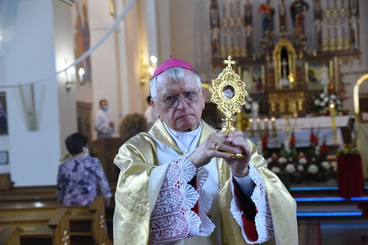 Odnowiony kościół w Wietrzychowicach