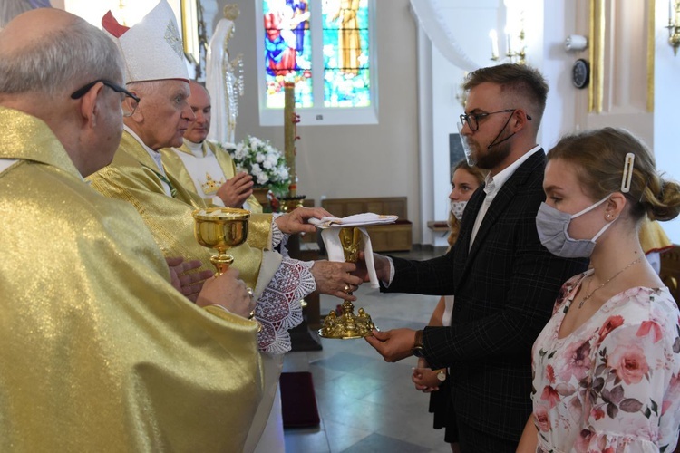 Odnowiony kościół w Wietrzychowicach