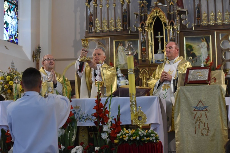 Odnowiony kościół w Wietrzychowicach